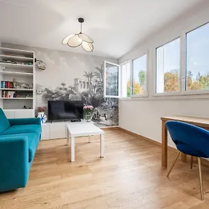 Paris: 2p Refait à Neuf Et Idéalement Desservi Appartement Paris