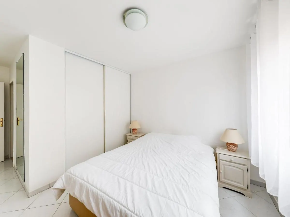 Apartment Residence L'Amiral By Interhome Saint-Raphaël